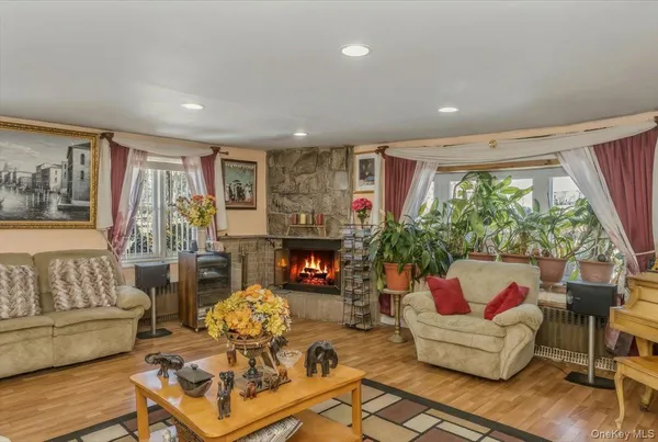 $849,000 | 12 Stone Boulevard, Massapequa, NY 11758