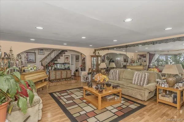 $849,000 | 12 Stone Boulevard, Massapequa, NY 11758