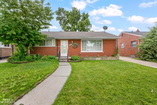 $269,900 | 22972 Clairwood Street, St. Clair Shores, MI 48080
