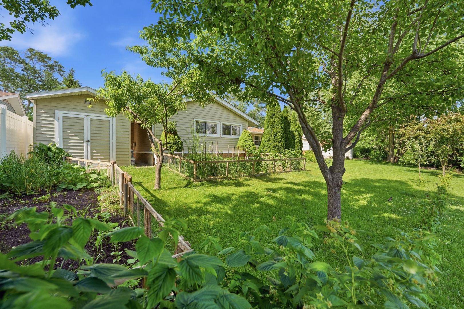 213 Edgeware Road Elk Grove Village, IL 60007 - Photo 40 of 48