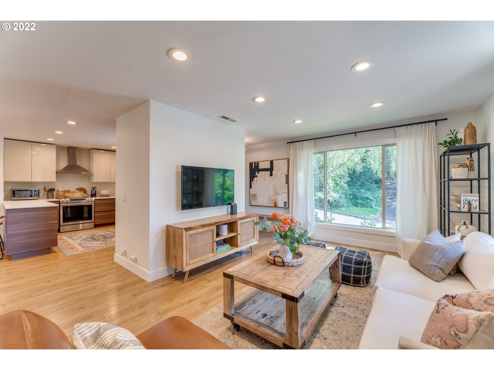 4047 Southwest Lowa Street Portland, OR 97221 - Photo 9 of 32 Gallery Image 9