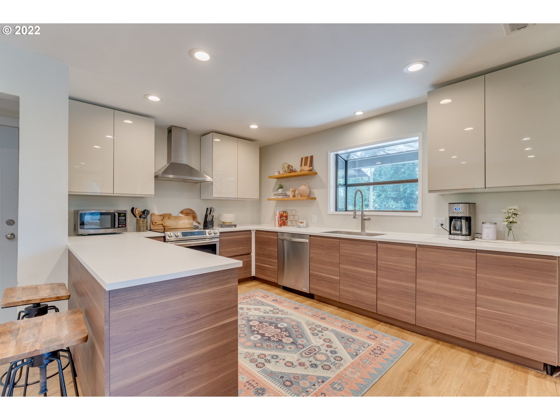 4047 Southwest Lowa Street Portland, OR 97221 - Photo 10 of 32 Gallery Image 10