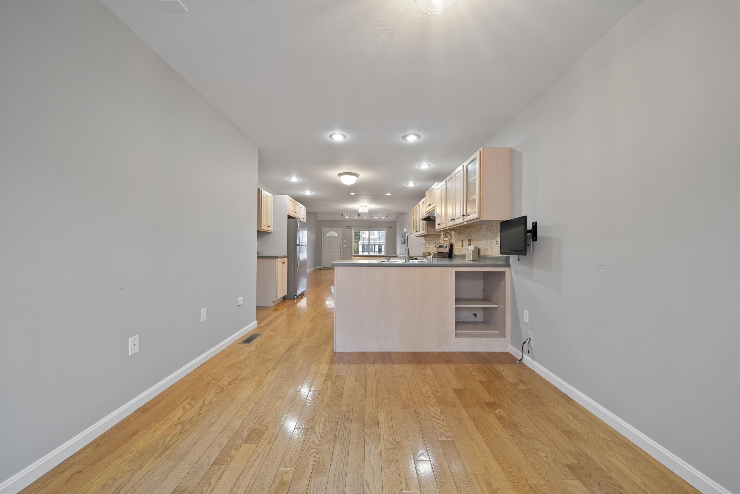 81 Pleasant Street Windham, NH 03087 - Photo 11 of 37