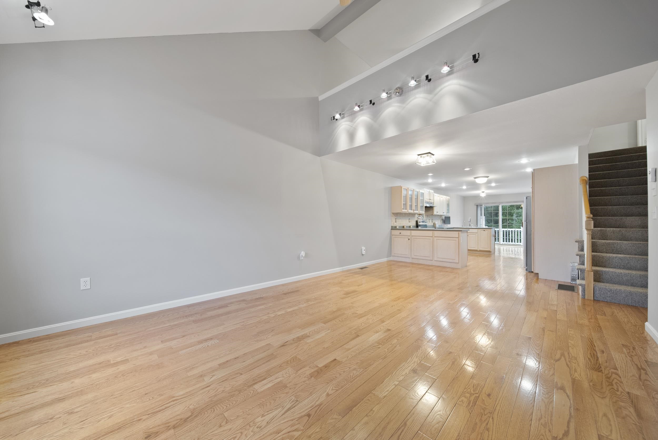 81 Pleasant Street Windham, NH 03087 - Photo 2 of 37