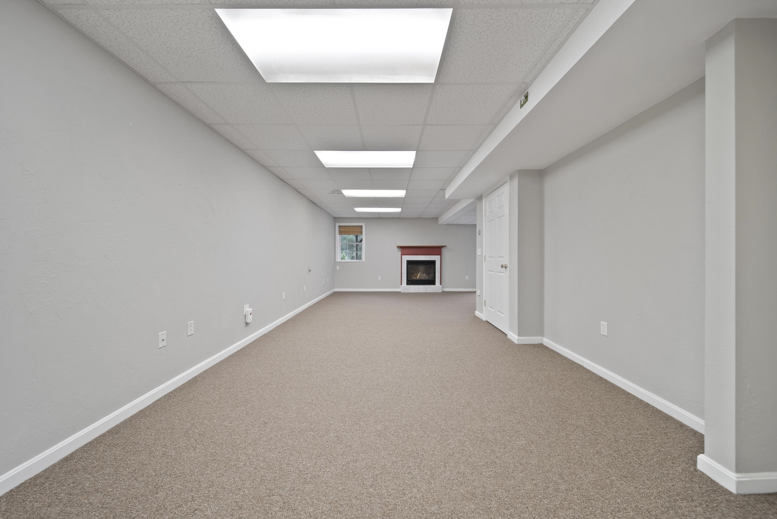 81 Pleasant Street Windham, NH 03087 - Photo 22 of 37