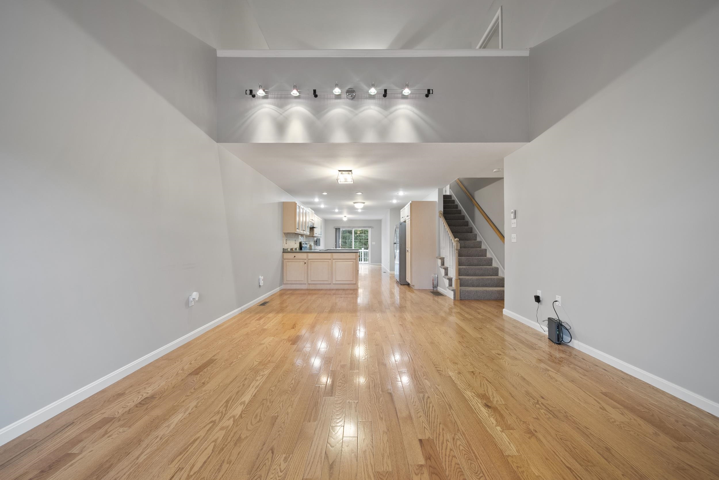 81 Pleasant Street Windham, NH 03087 - Photo 3 of 37