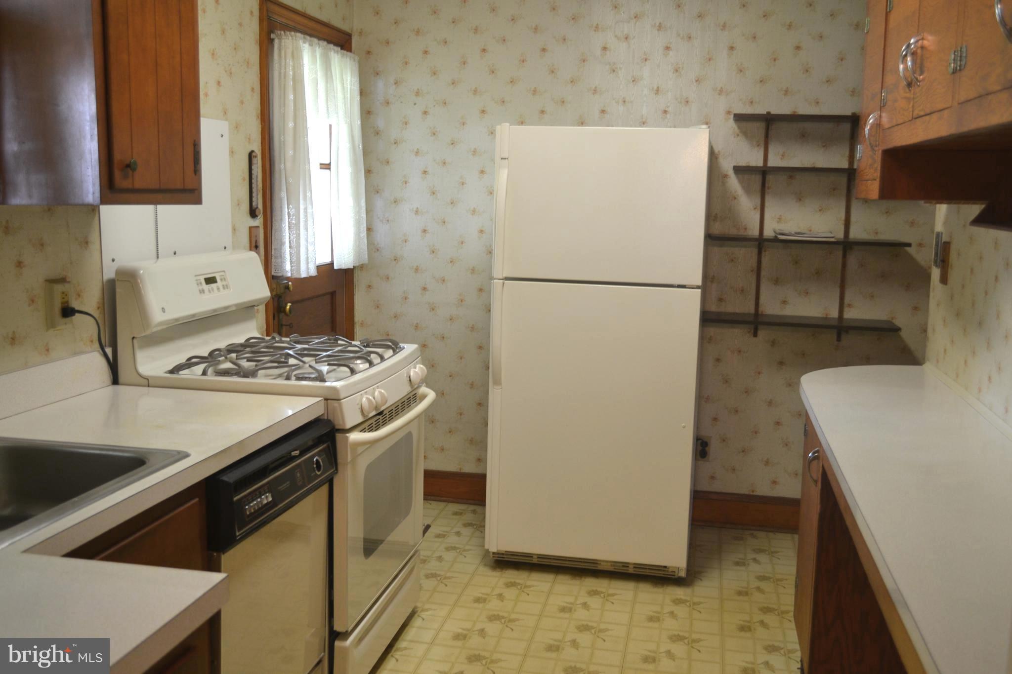 432 Cleveland Road Linthicum Heights, MD 21090 - Photo 2 of 18 a kitchen with a refrigerator and a stove