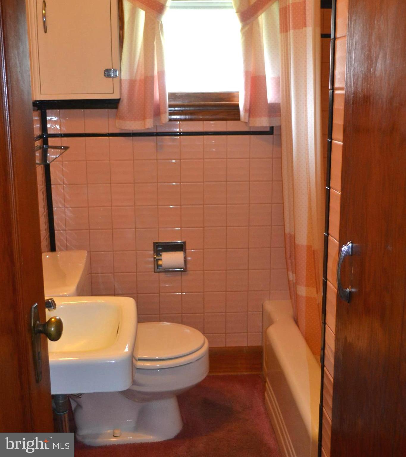 432 Cleveland Road Linthicum Heights, MD 21090 - Photo 12 of 18 a bathroom with a toilet a sink and a shower