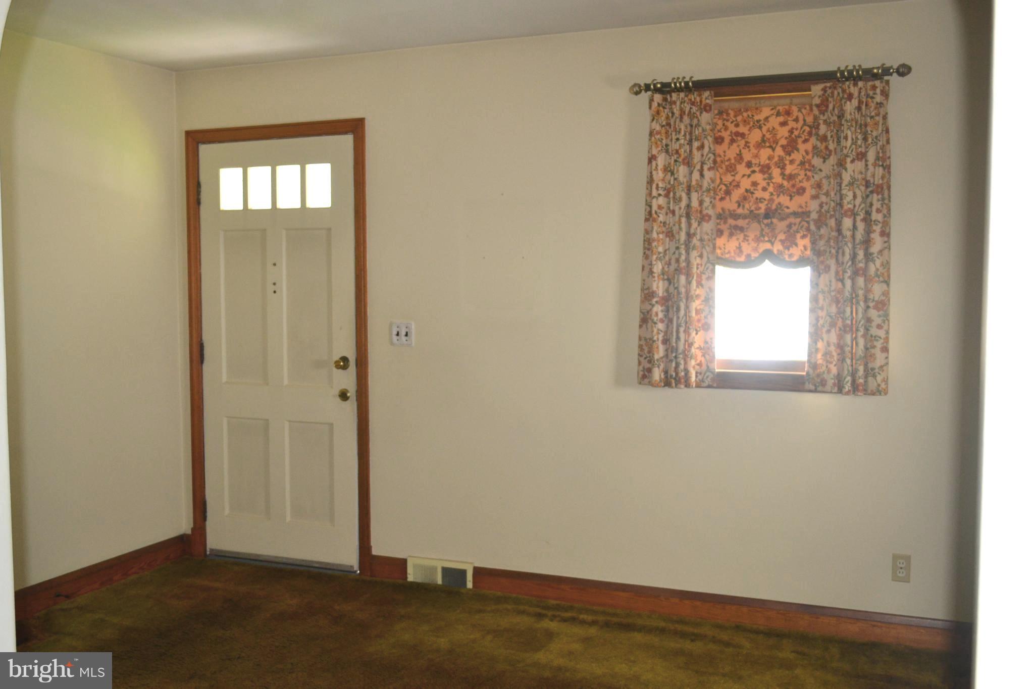 432 Cleveland Road Linthicum Heights, MD 21090 - Photo 5 of 18 an empty room with a window