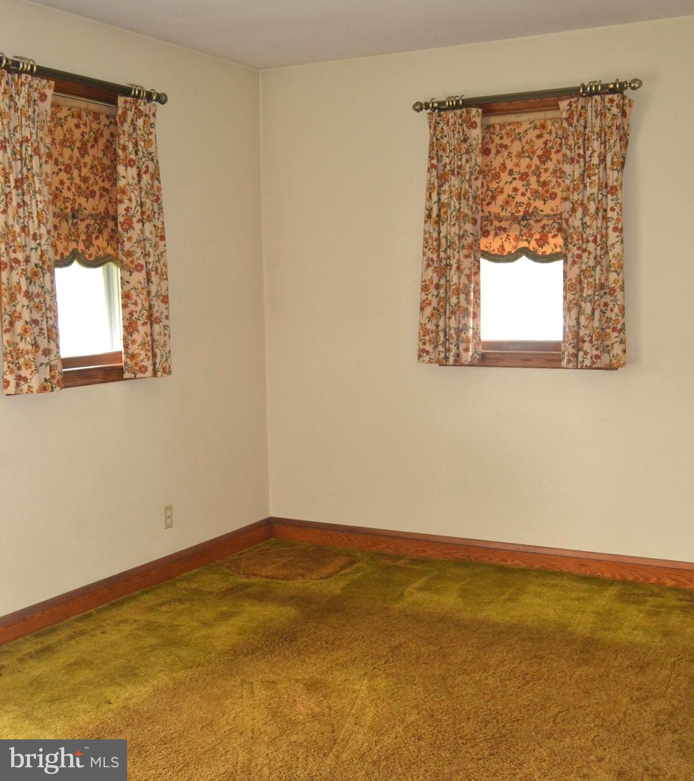 432 Cleveland Road Linthicum Heights, MD 21090 - Photo 8 of 18 an empty room with a window