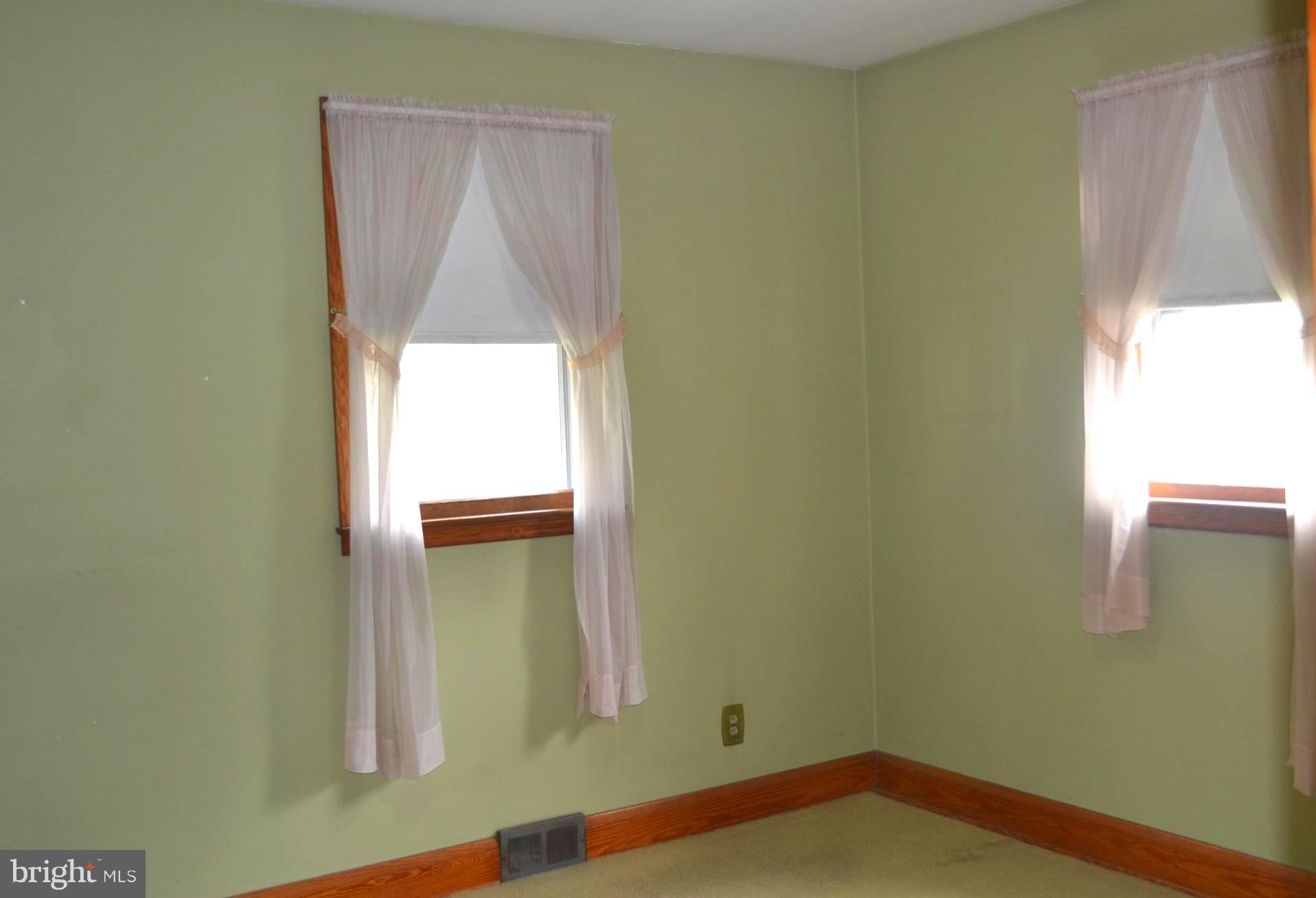 432 Cleveland Road Linthicum Heights, MD 21090 - Photo 9 of 18 a small space with a window