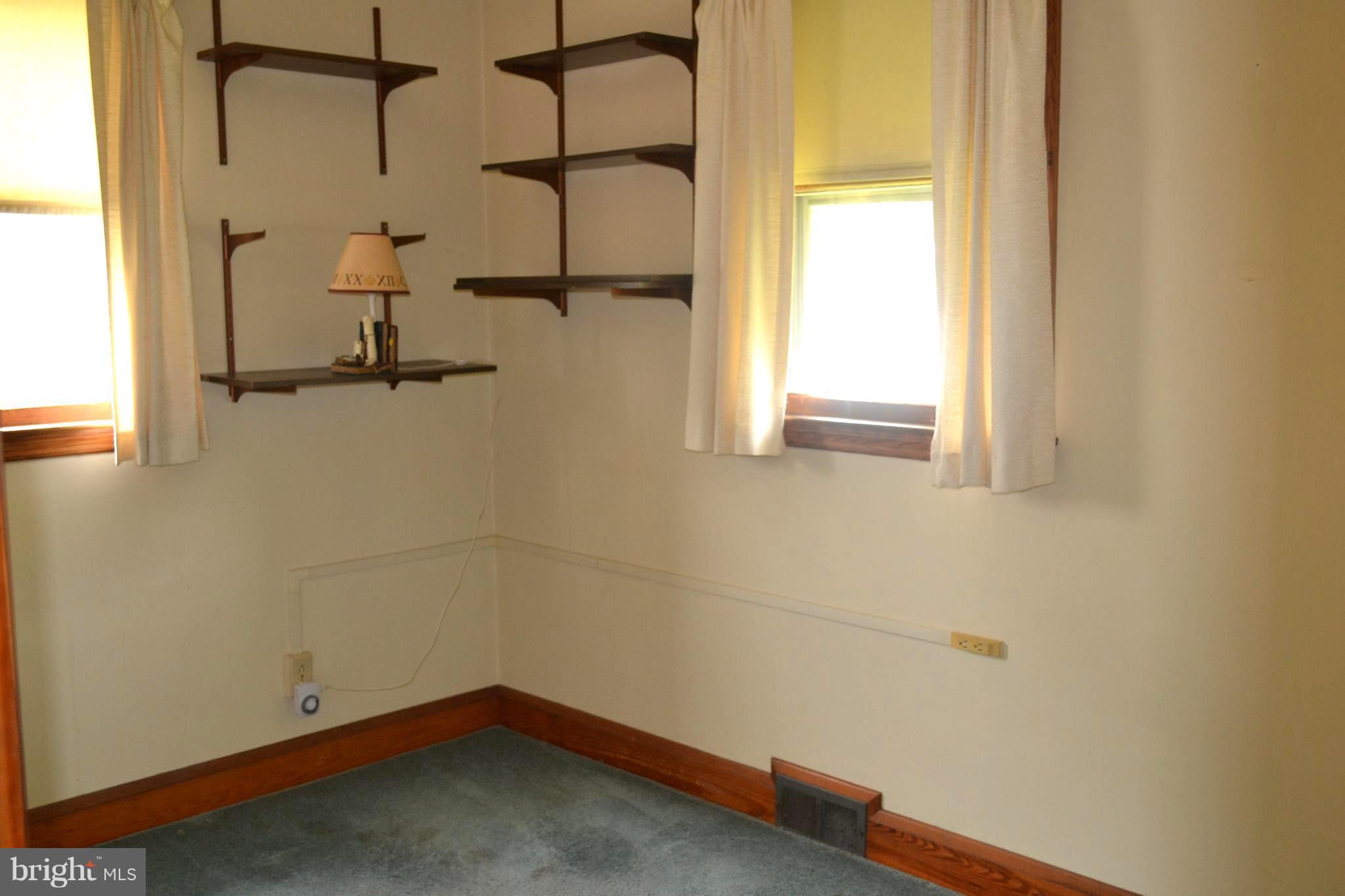 432 Cleveland Road Linthicum Heights, MD 21090 - Photo 10 of 18 a bathroom with a window