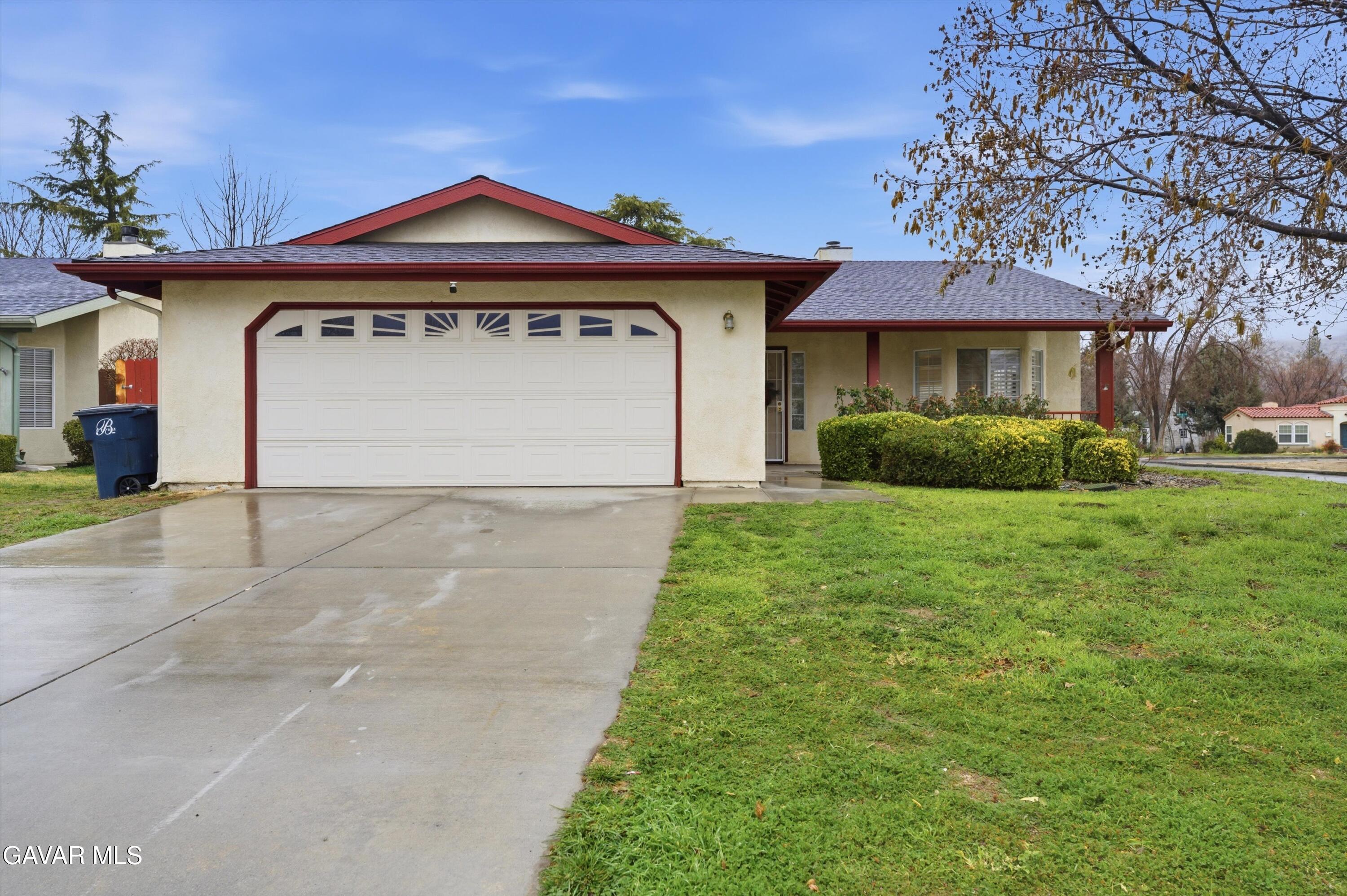 363 Pepper Drive Tehachapi, CA 93561 - Photo 3 of 35 02-JYP03219