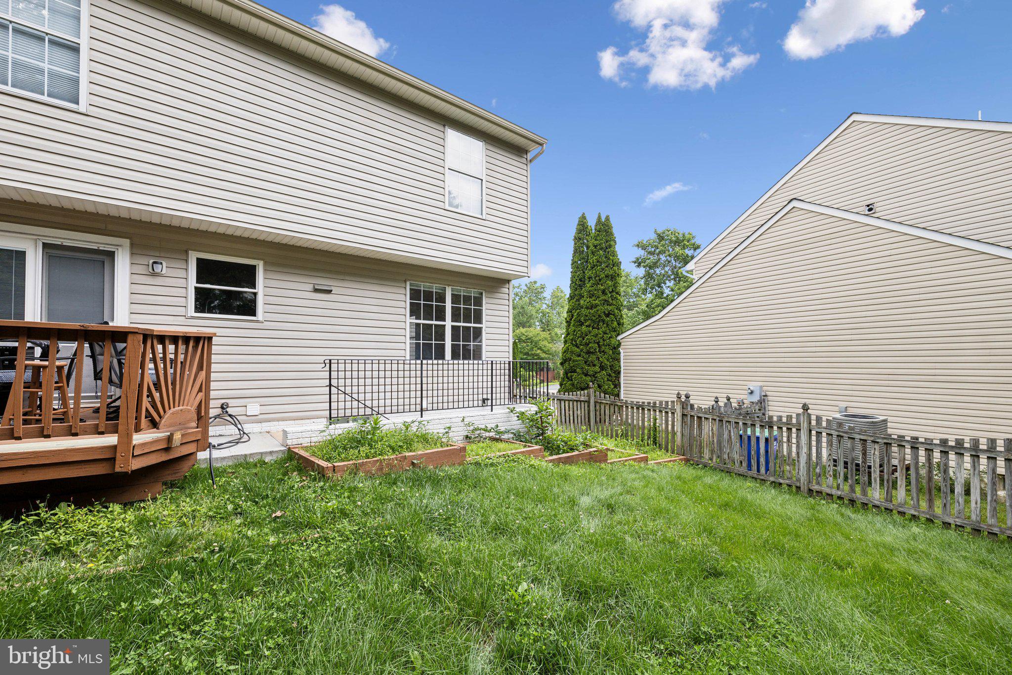 14 St Peters Court Stafford, VA 22556 - Photo 37 of 47 a backyard of a house with table and chairs