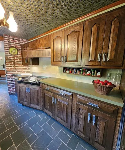 $640,000 | 1 Meadowbrook Heights, Hannibal, MO 63401