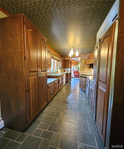 $640,000 | 1 Meadowbrook Heights, Hannibal, MO 63401