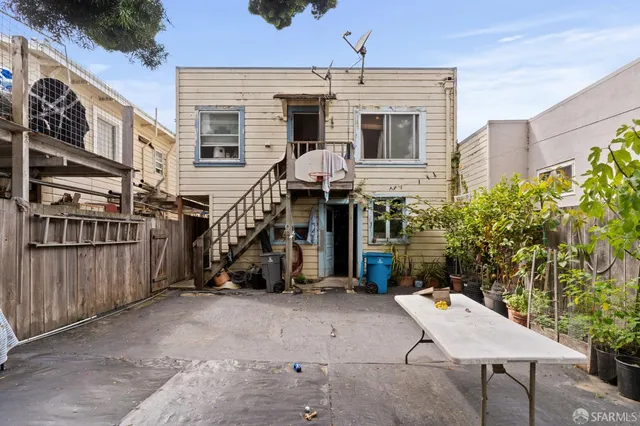 a view of a house with a small yard and plants