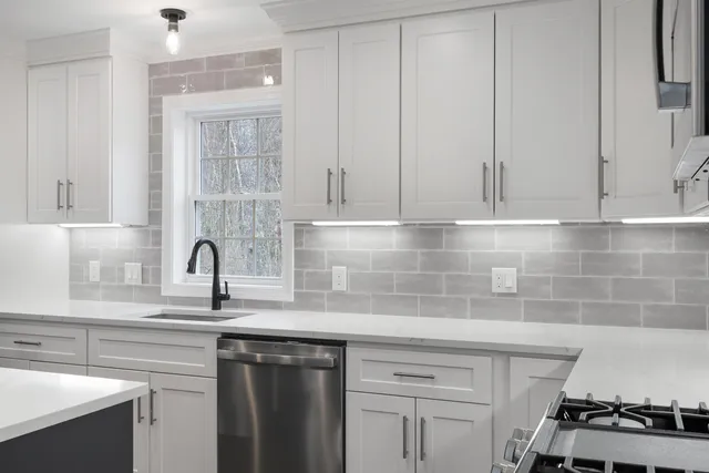 $729,900 | 335 Raymond Road, Chester, NH 03036