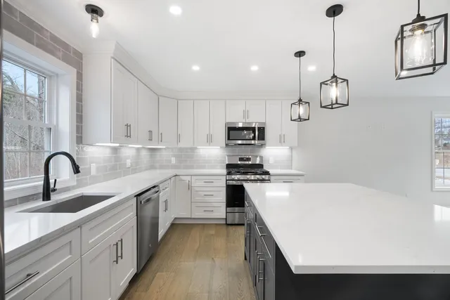 $729,900 | 335 Raymond Road, Chester, NH 03036