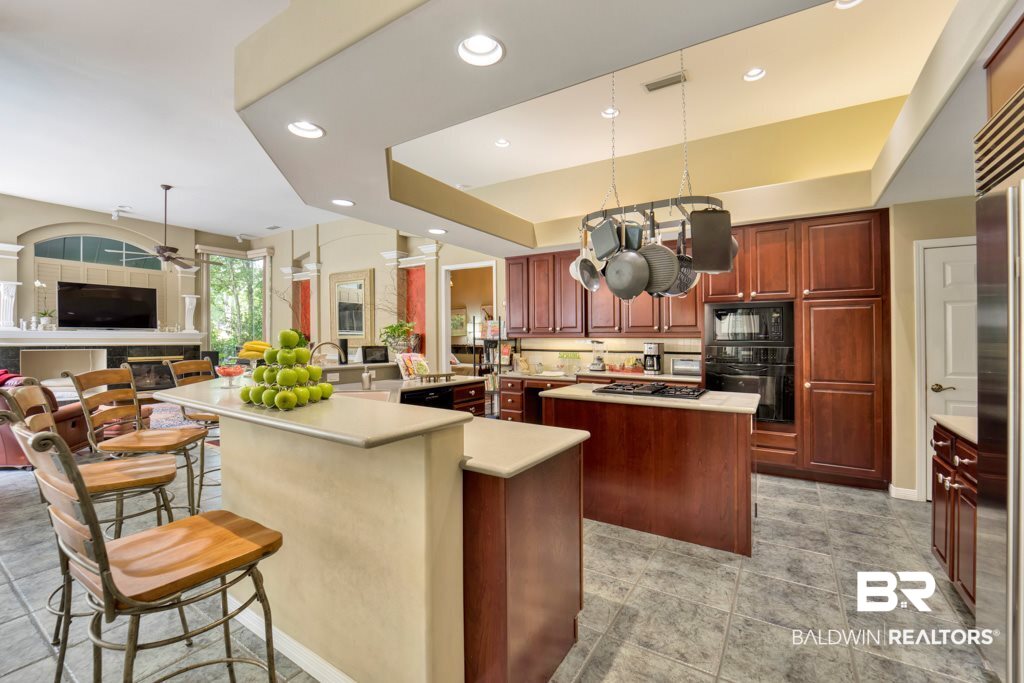 104 Crofton Court Fairhope, AL 36532 - Photo 12 of 40 Breakfast Bar