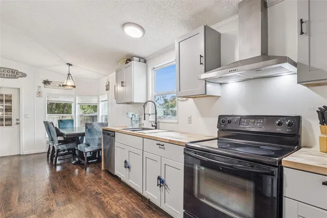 $199,000 | 4 Cayman Circle, Umatilla, FL 32784