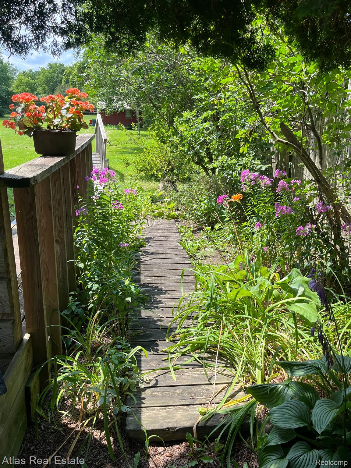 2058 Howe Road Burton, MI 48519 - Photo 4 of 35 Gallery Image 4