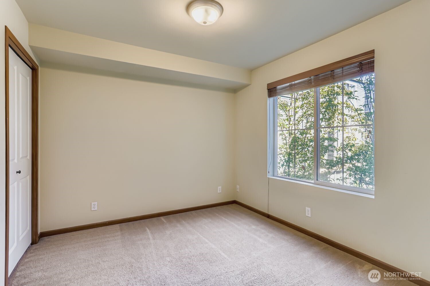 838 4th Avenue Northeast Issaquah, WA 98029 - Photo 12 of 26 an empty room with a window
