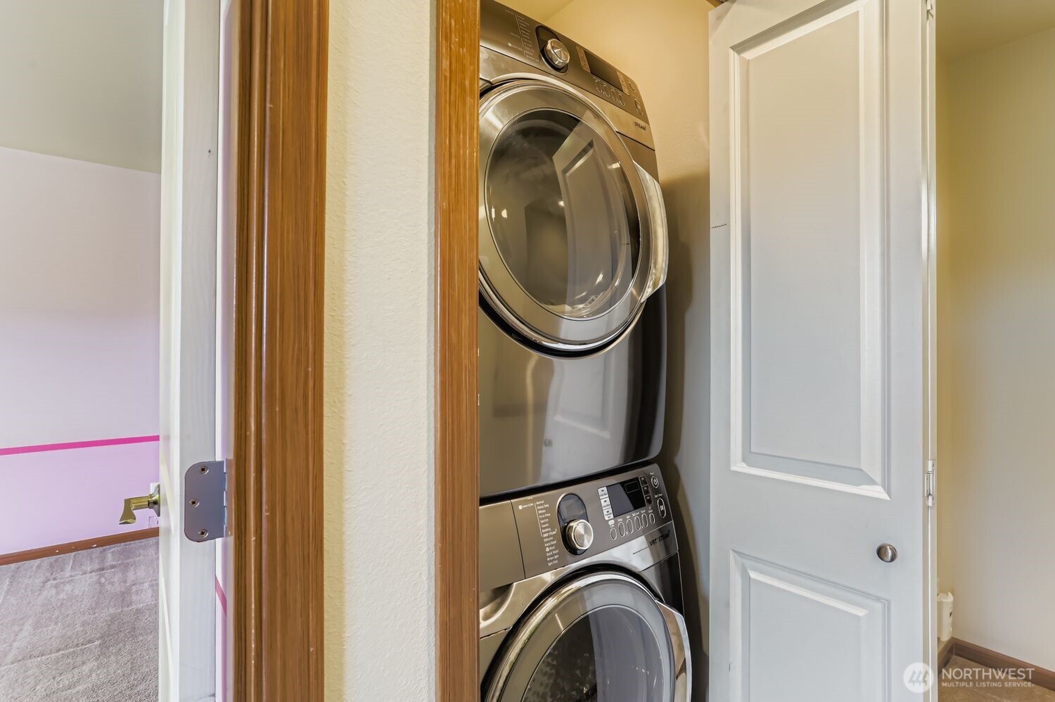 838 4th Avenue Northeast Issaquah, WA 98029 - Photo 15 of 26 a utility room with dryer and washer