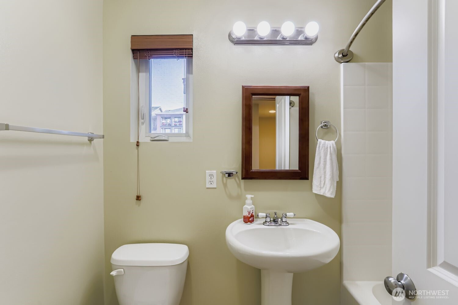 838 4th Avenue Northeast Issaquah, WA 98029 - Photo 22 of 26 a bathroom with a sink toilet and a mirror