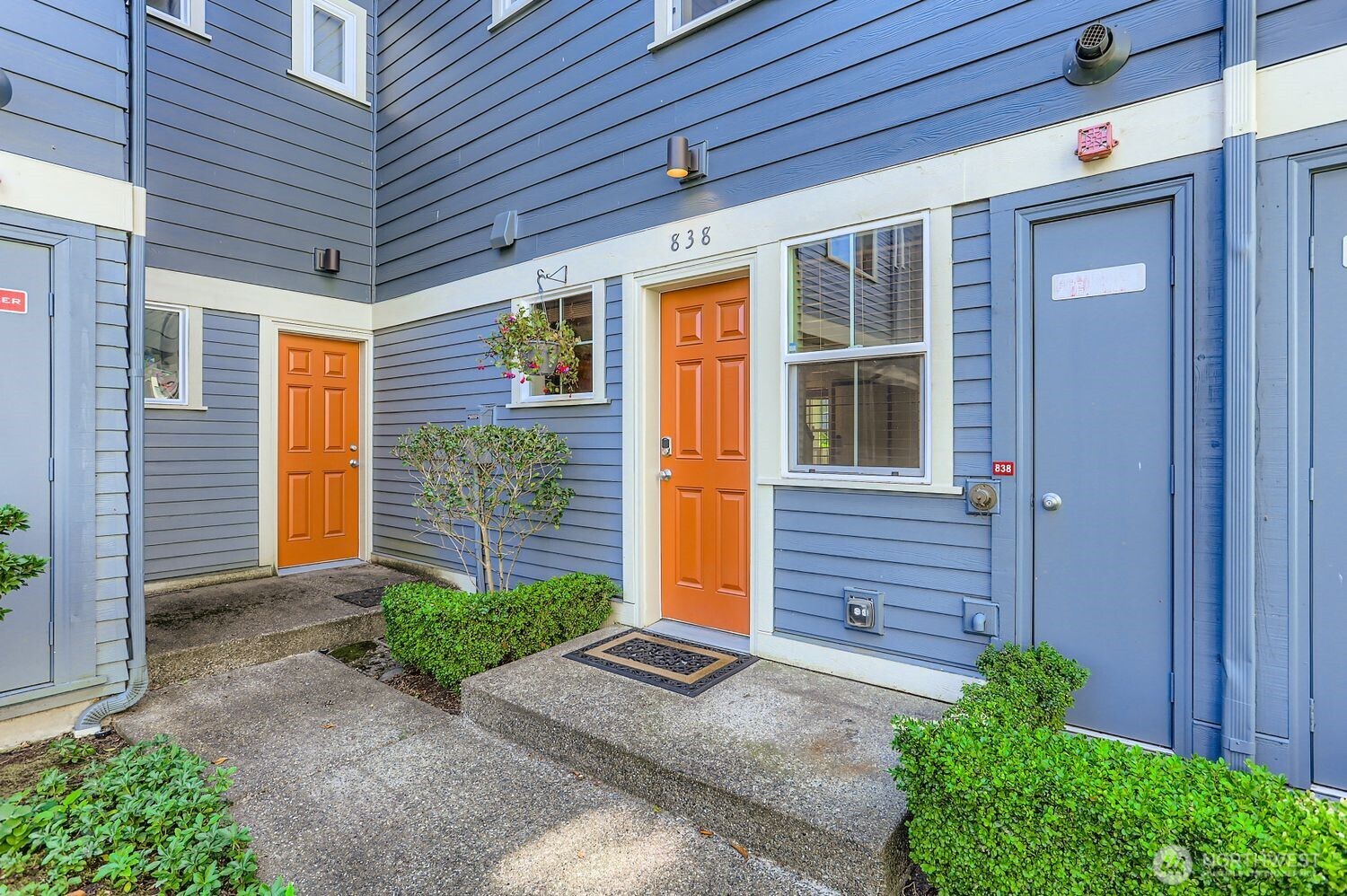 838 4th Avenue Northeast Issaquah, WA 98029 - Photo 24 of 26 a front view of a house with a yard