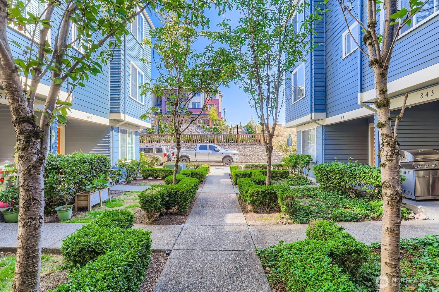 838 4th Avenue Northeast Issaquah, WA 98029 - Photo 26 of 26 a view of a pathway with house on both side