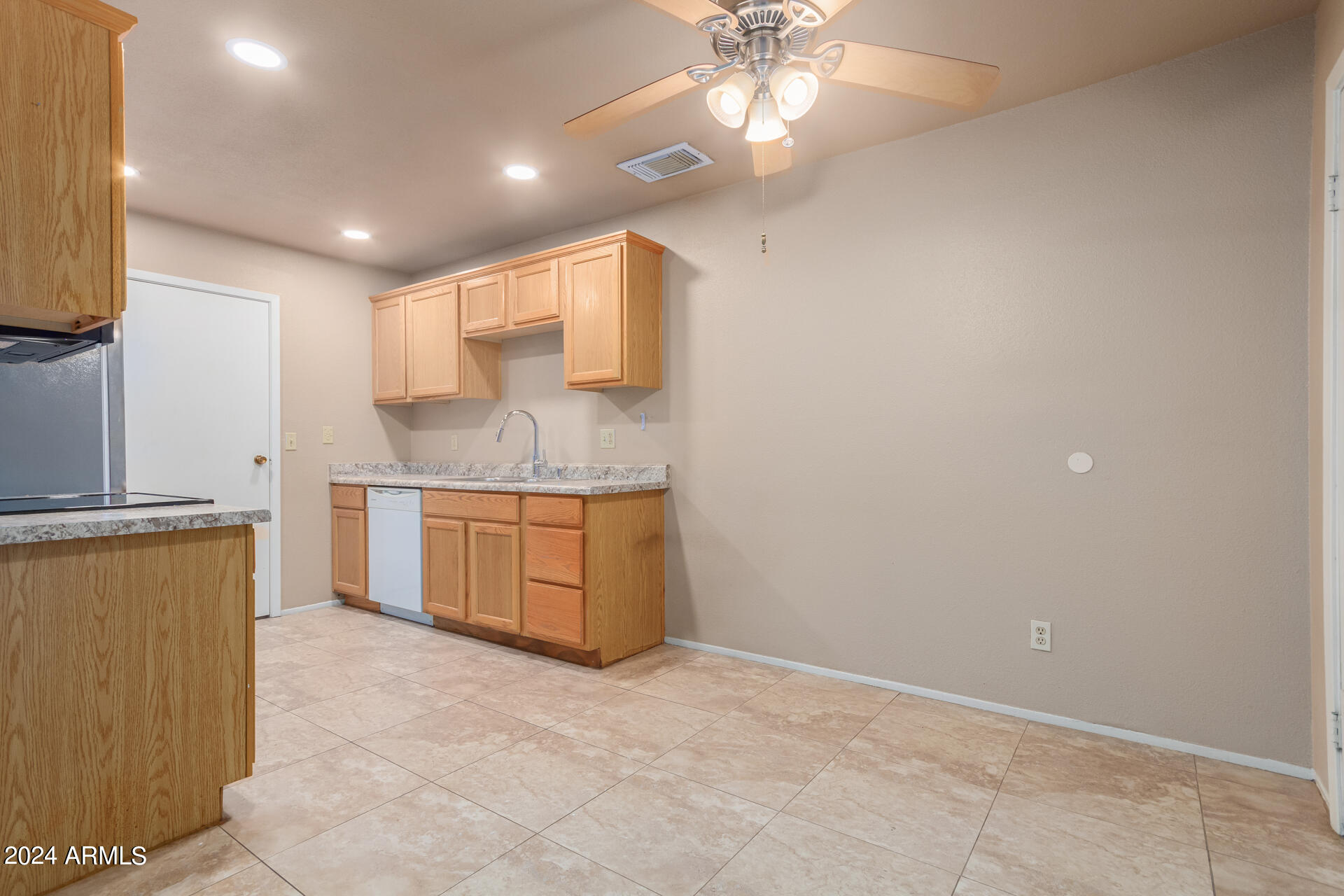 3511 East Baseline Road, Unit 1181 Phoenix, AZ 85042 - Photo 9 of 27 0009-09 - Baseline