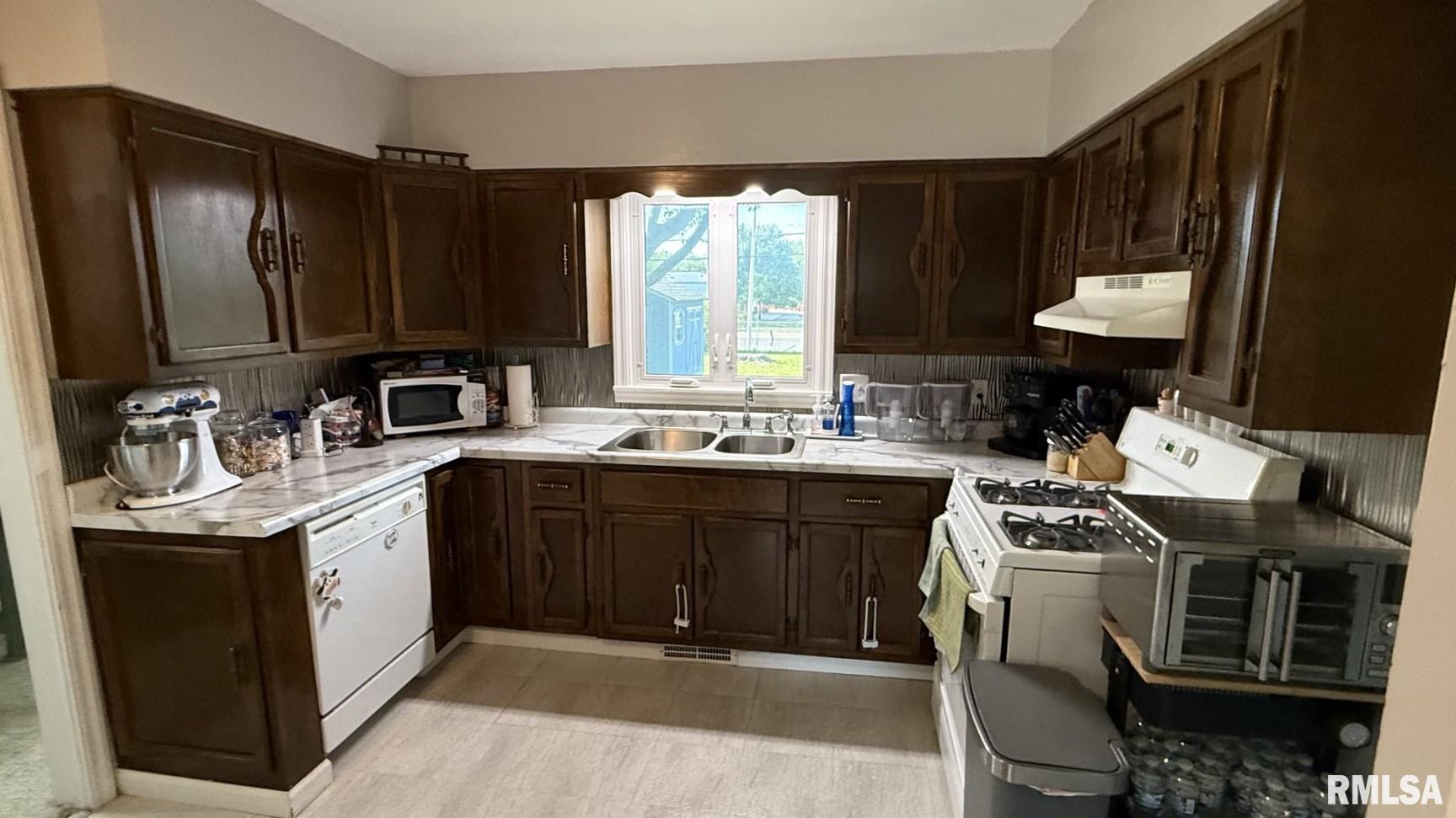 69 Nottingham Road Springfield, IL 62704 - Photo 7 of 17
