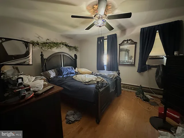 a bedroom with a bed and a flat tv screen