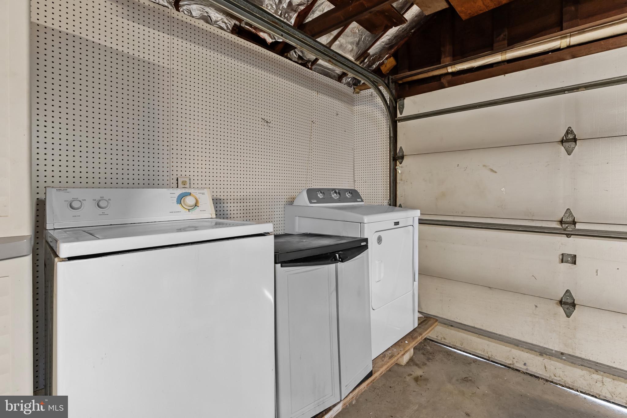 6913 River Drive Road Baltimore, MD 21219 - Photo 28 of 32 a utility room with dryer and washer
