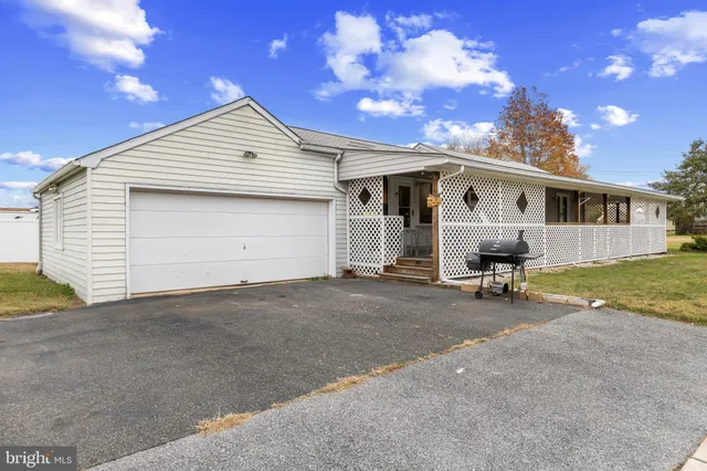 a view of a house with a yard and garage