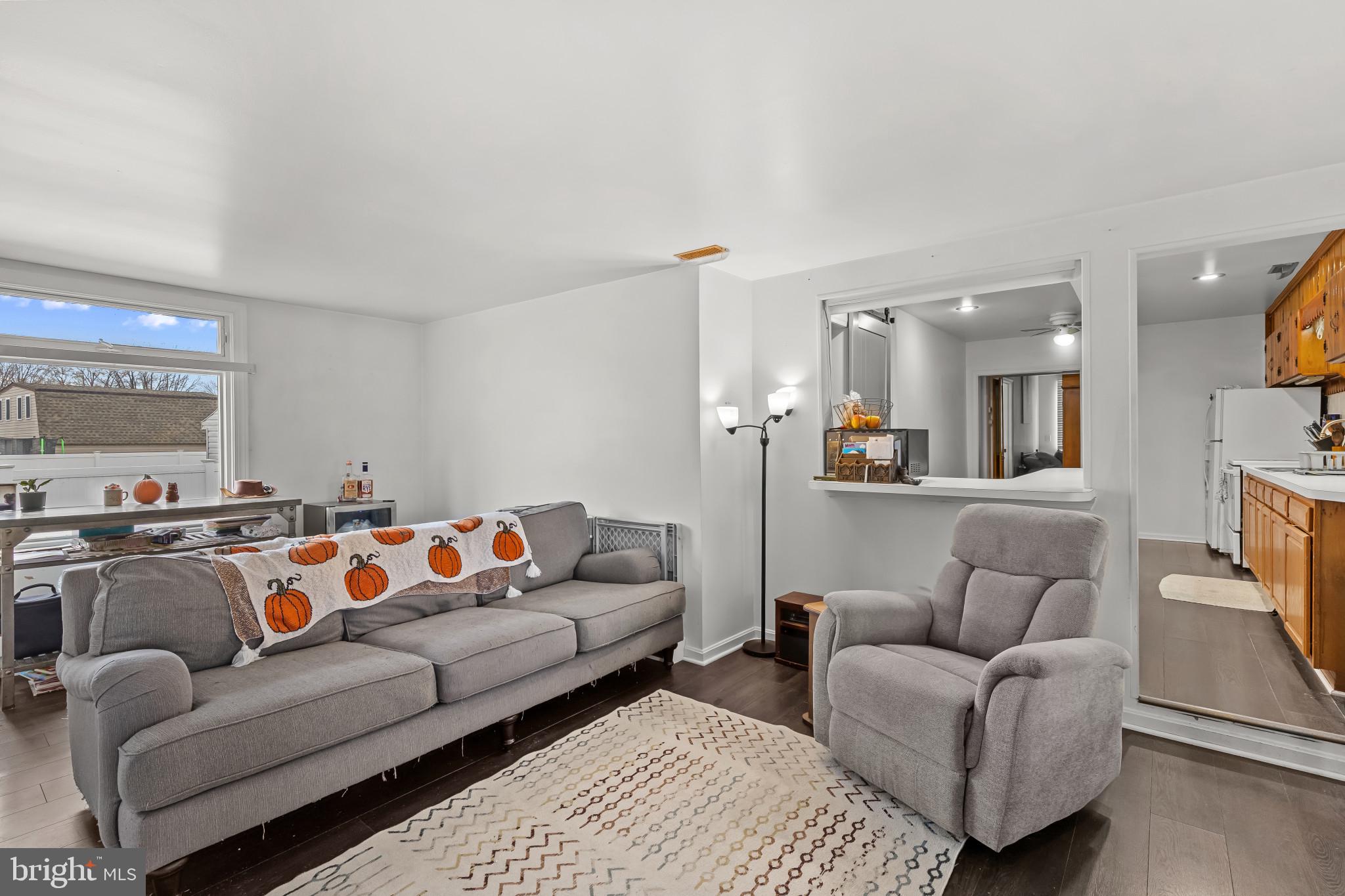 6913 River Drive Road Baltimore, MD 21219 - Photo 4 of 32 a living room with furniture and a couch