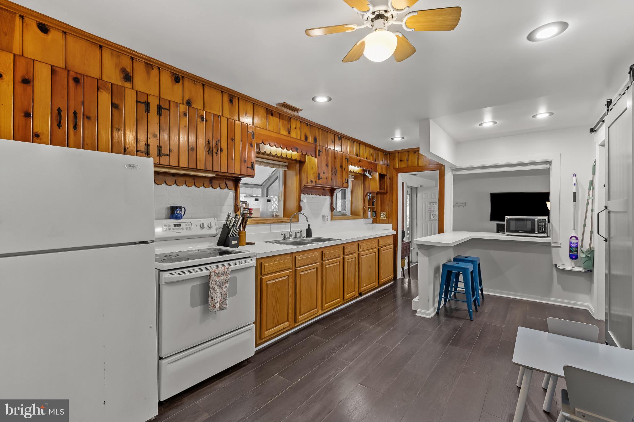 6913 River Drive Road Baltimore, MD 21219 - Photo 6 of 32 a kitchen with furniture a sink and a stove