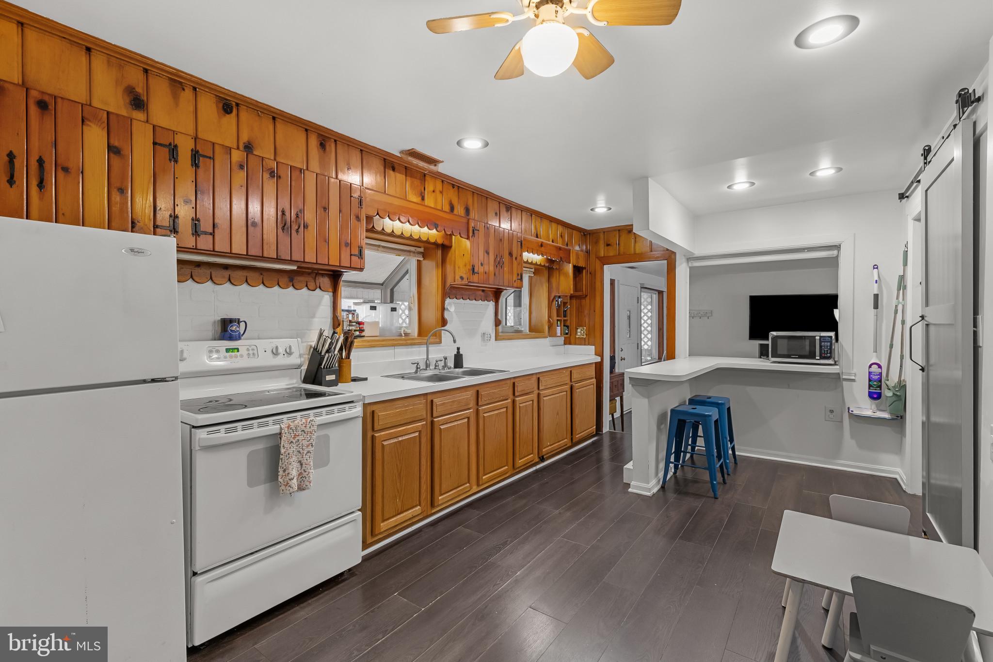 6913 River Drive Road Baltimore, MD 21219 - Photo 10 of 32 a kitchen with furniture a sink and a microwave