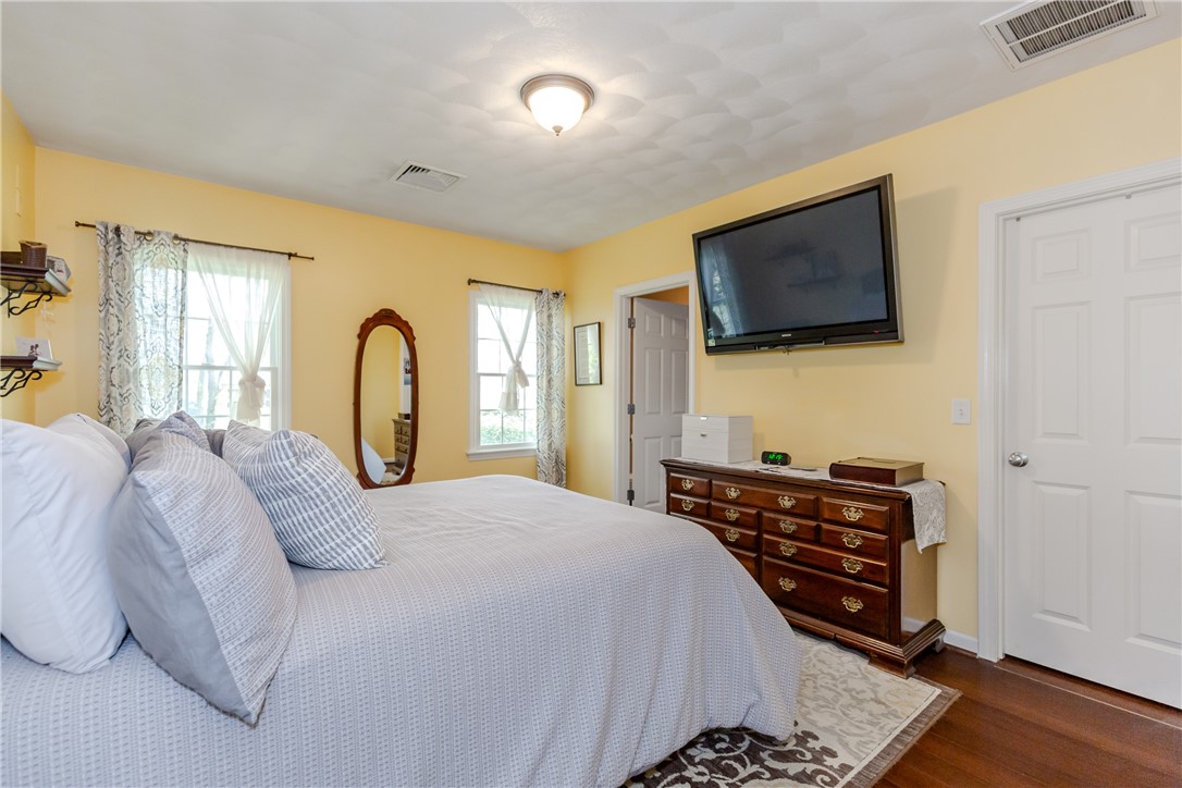 50 Thunder Trail Cranston, RI 02921 - Photo 16 of 49 Primary bedroom suite