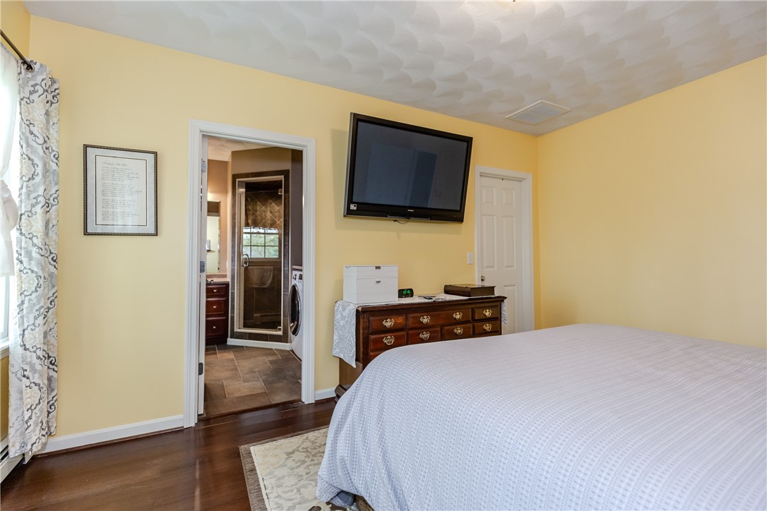 50 Thunder Trail Cranston, RI 02921 - Photo 17 of 49 Primary bedroom suite