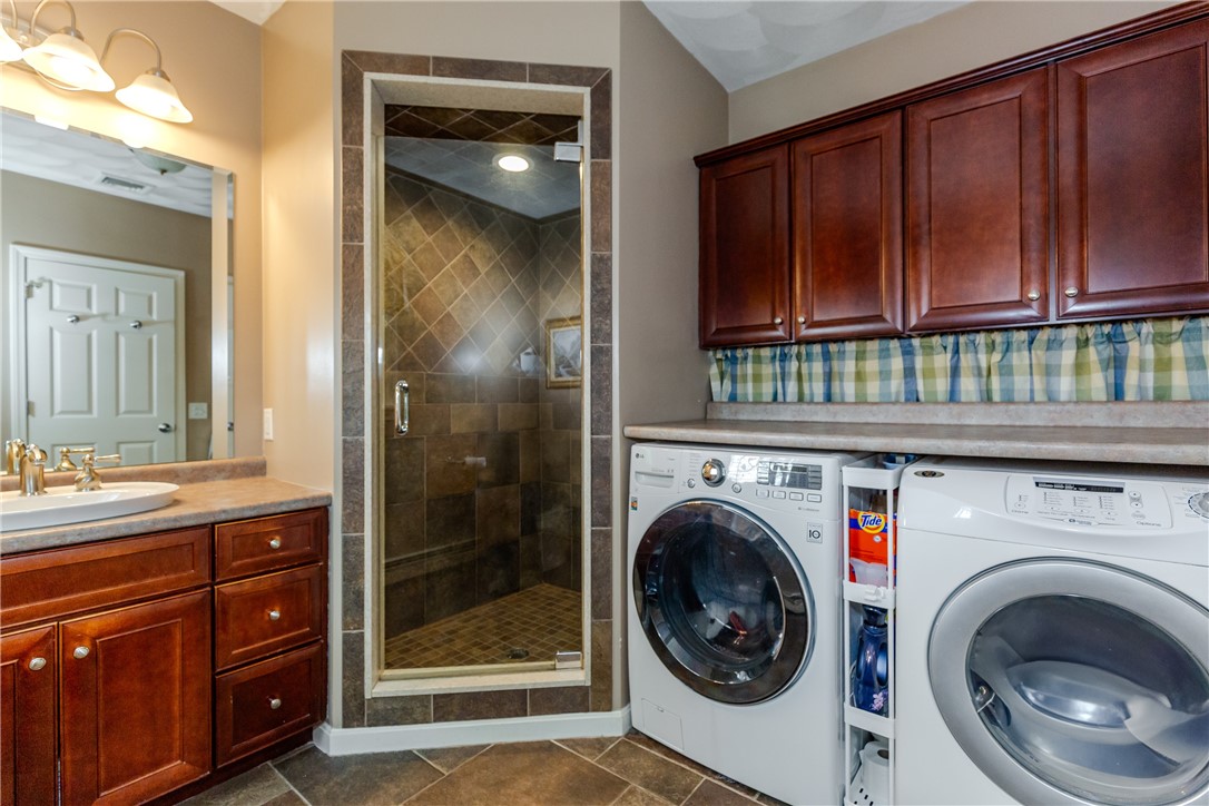 50 Thunder Trail Cranston, RI 02921 - Photo 18 of 49 Primary en suite with laundry