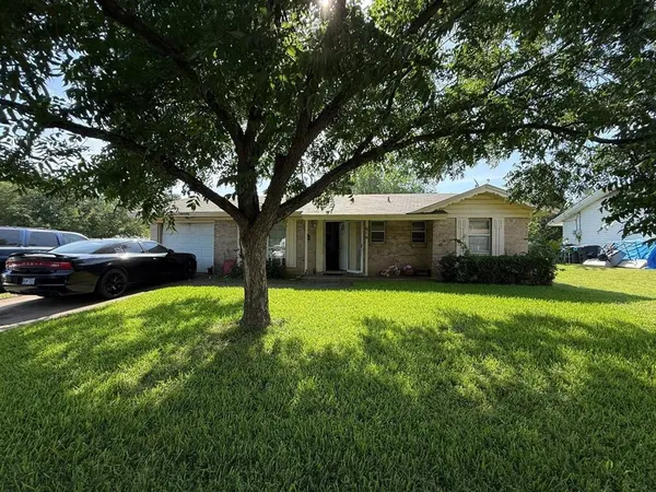 $200,000 | 616 Stonewall Drive, Euless, TX 76039