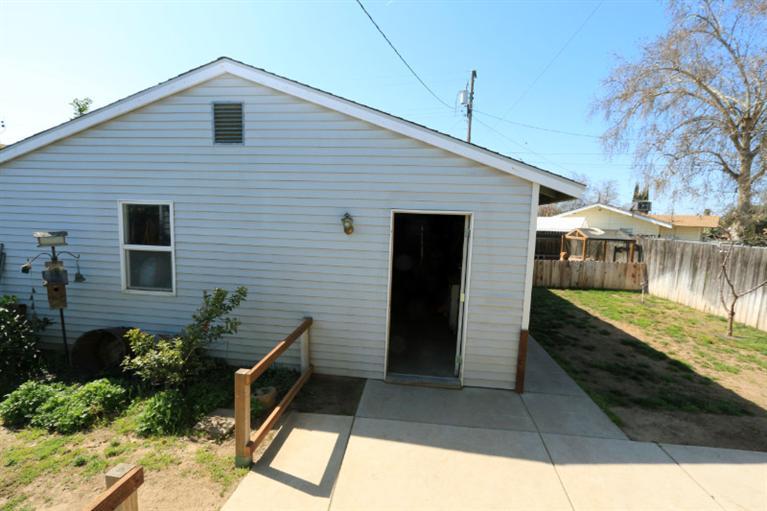 827 J Street Reedley, CA 93654 - Photo 30 of 37