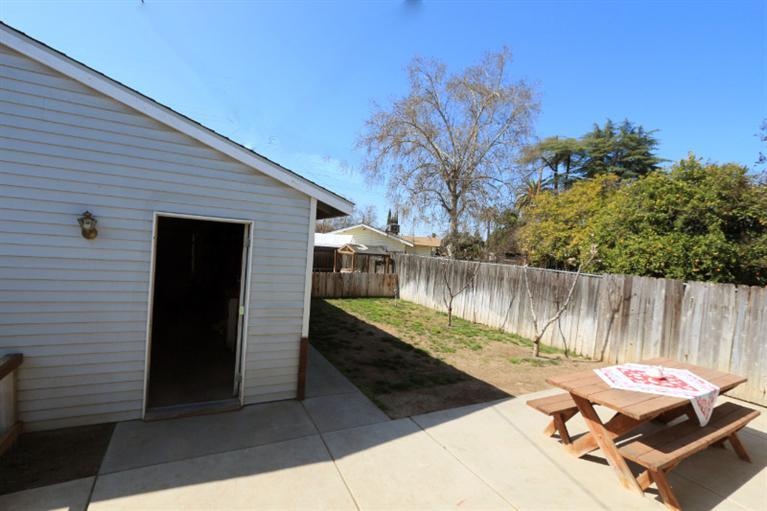 827 J Street Reedley, CA 93654 - Photo 31 of 37