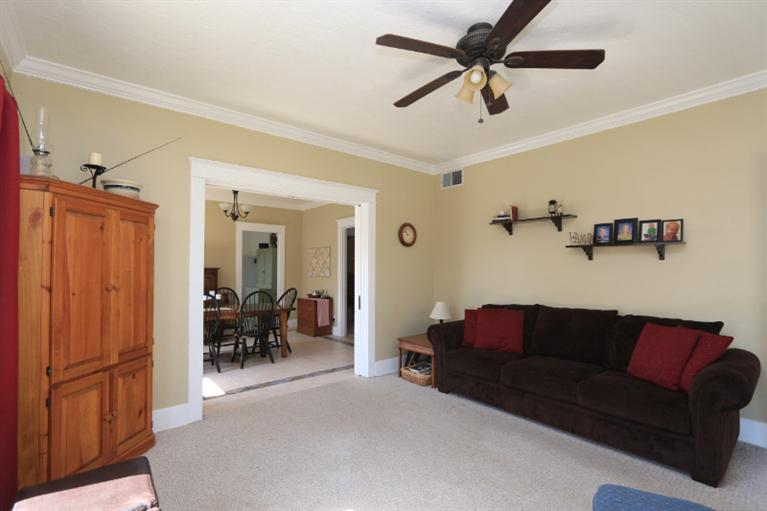 827 J Street Reedley, CA 93654 - Photo 5 of 37
