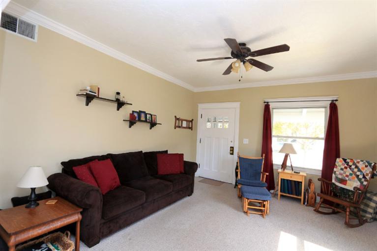 827 J Street Reedley, CA 93654 - Photo 6 of 37