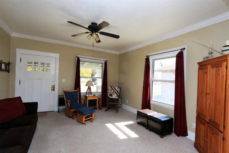 827 J Street Reedley, CA 93654 - Photo 7 of 37