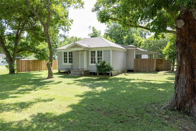 $1,300 | 1314 Rampart Street, Columbus, TX 78934