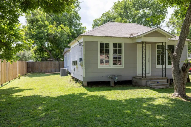 $1,300 | 1314 Rampart Street, Columbus, TX 78934